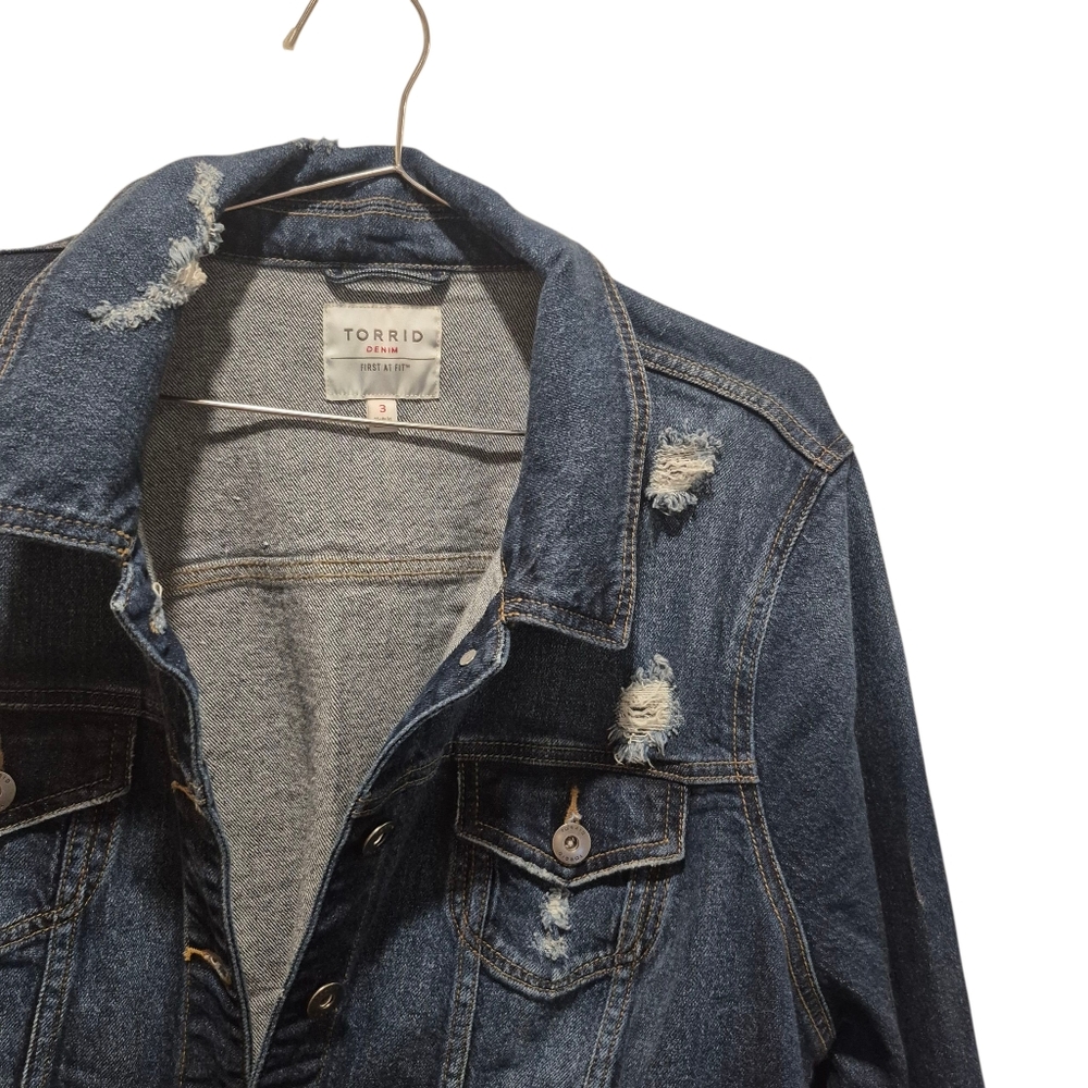 Torrid Size 3X Blue Denim Distressed Trucker Jean Jacket Plus Size - Picture 2 of 5